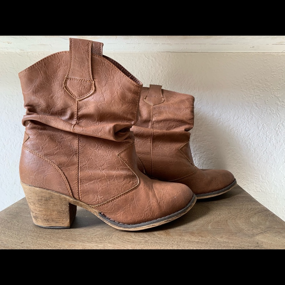 Brown boots with heel